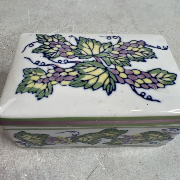 Fifth Avenue Crystal LTD Porcelain Lidded Trinket Jewelry Box Grape Leaf Pattern - Picture 6 of 12